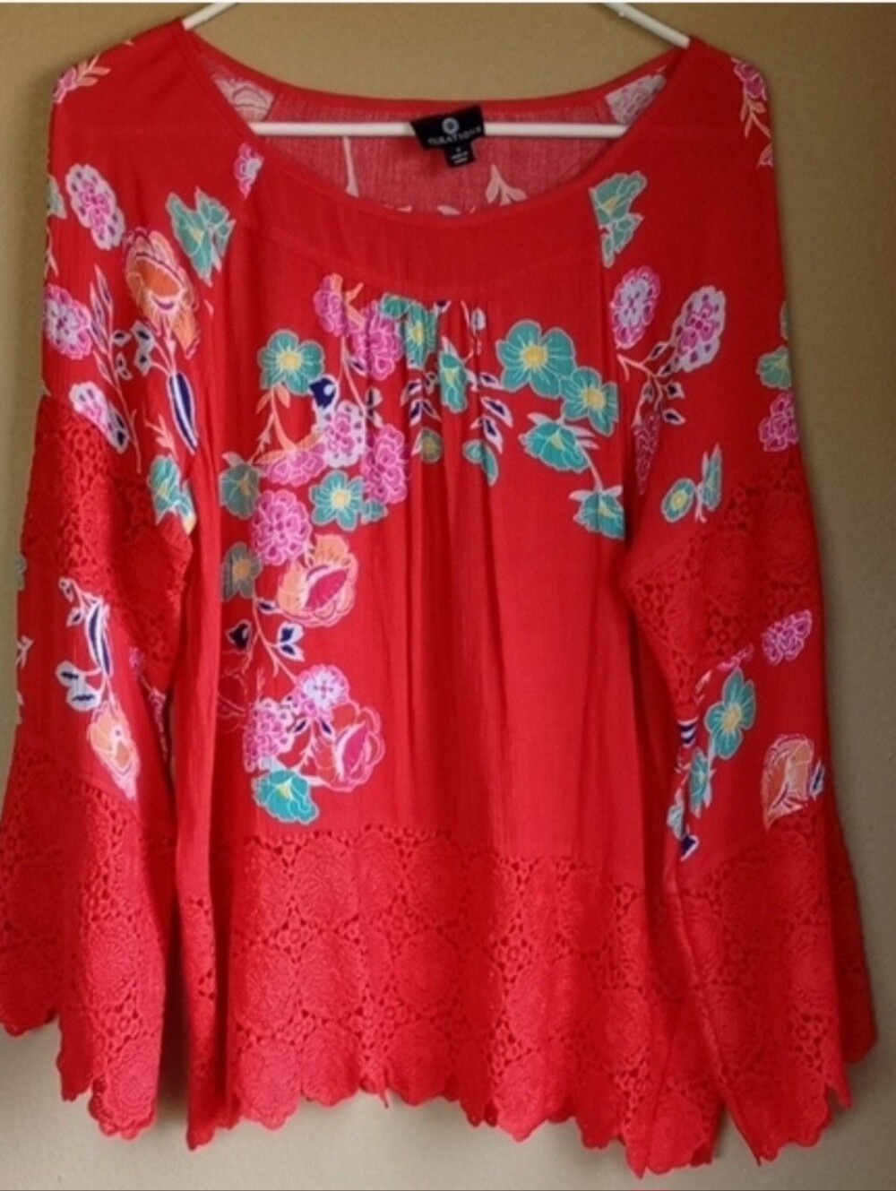 CURATIONS crochet trim TOP size  small GORGEOUS RED nwot LONG SLEEVES 22" chest